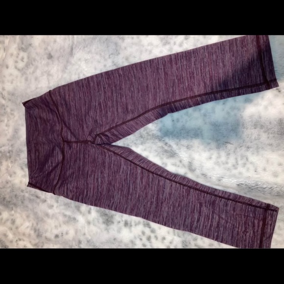 7 pairs of size 8 Lululemon leggings - Picture 6 of 7